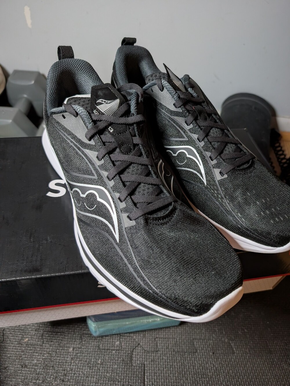 Saucony Mens Kinvara 13 Black/Silver Mens Size 13 Running Shoes